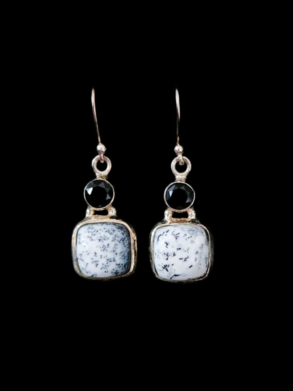 VINTAGE 2000 WHITE BUFFALO TURQUOISE & BLACK JET STERLING SILVER EARRING